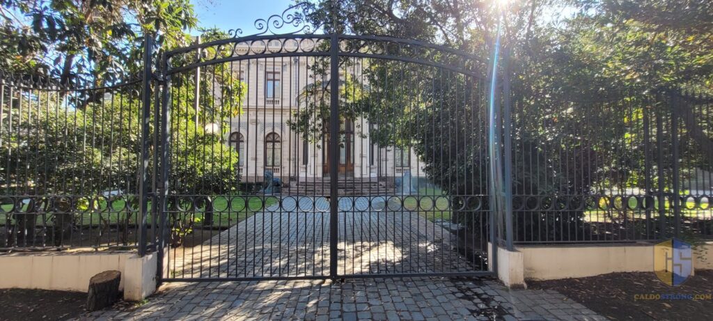 Fachada del Palacio Cousiño