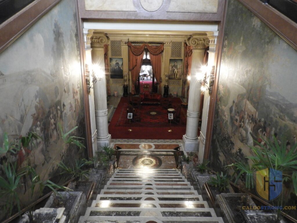 Escalera principal del Palacio Cousiño